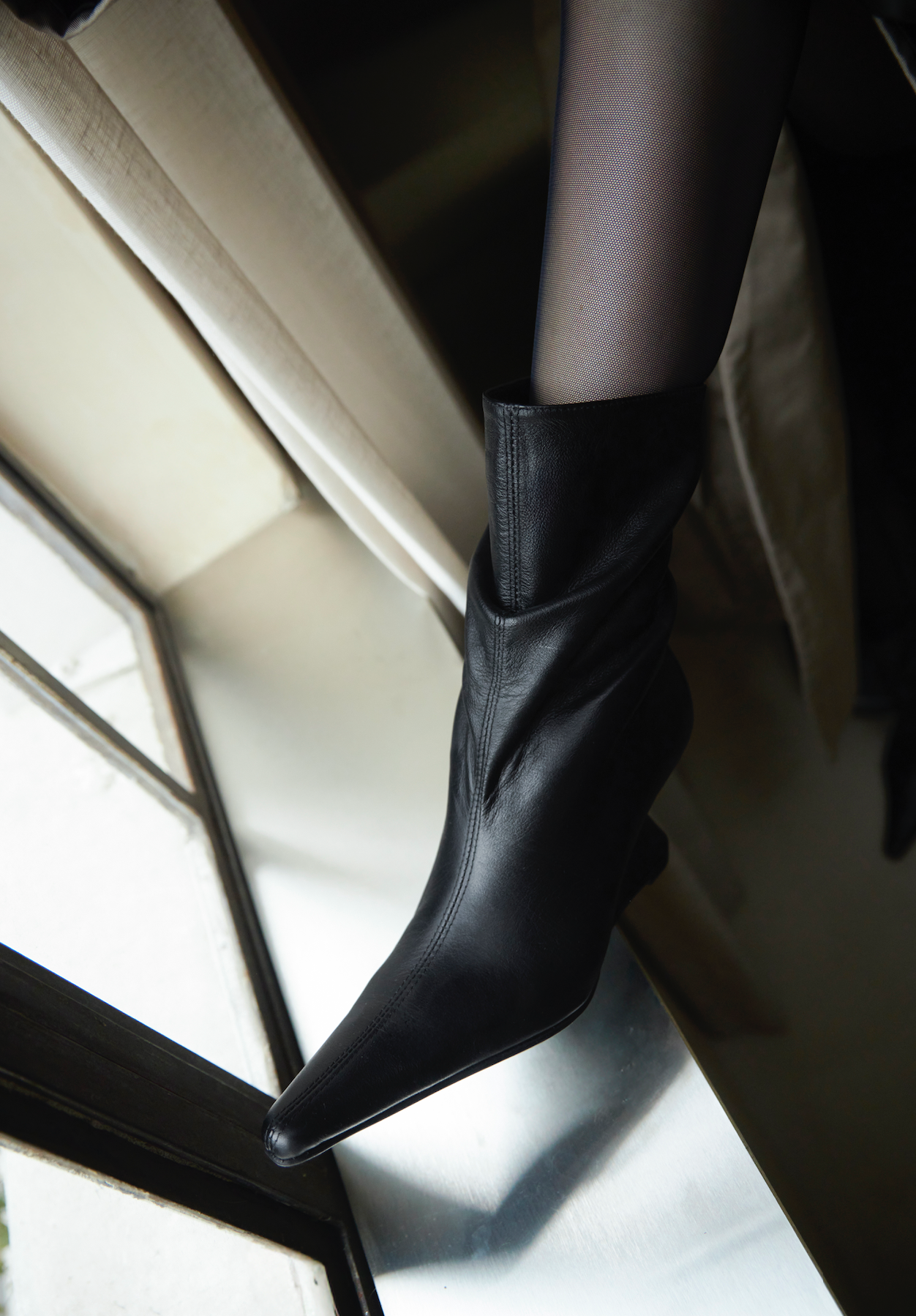 JULIA BLACK BOOTIES X HELENA FADUL