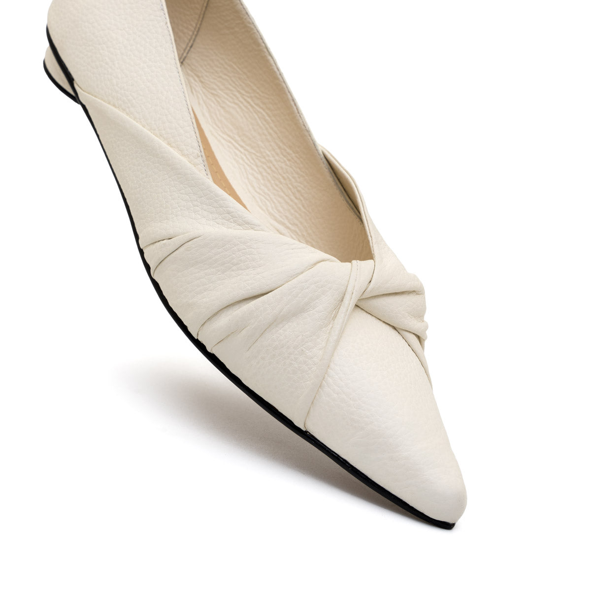 PAULA OFF WHITE FLATS X HELENA FADUL