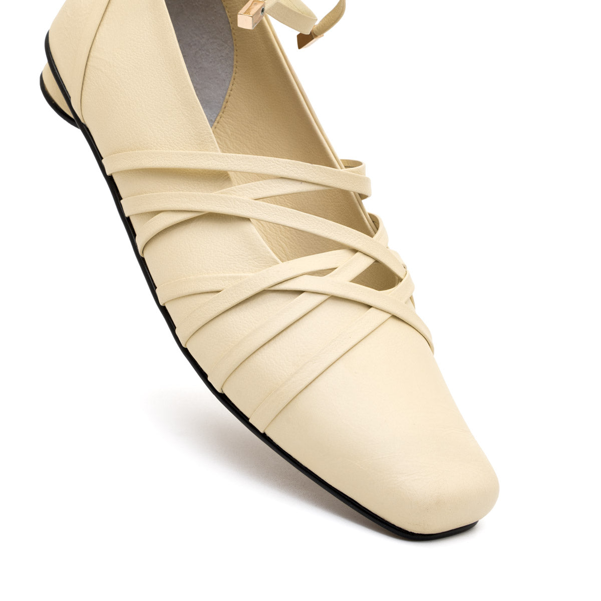 SOFIA BUTTER FLATS X HELENA FADUL