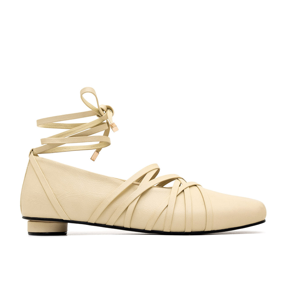 SOFIA BUTTER FLATS X HELENA FADUL