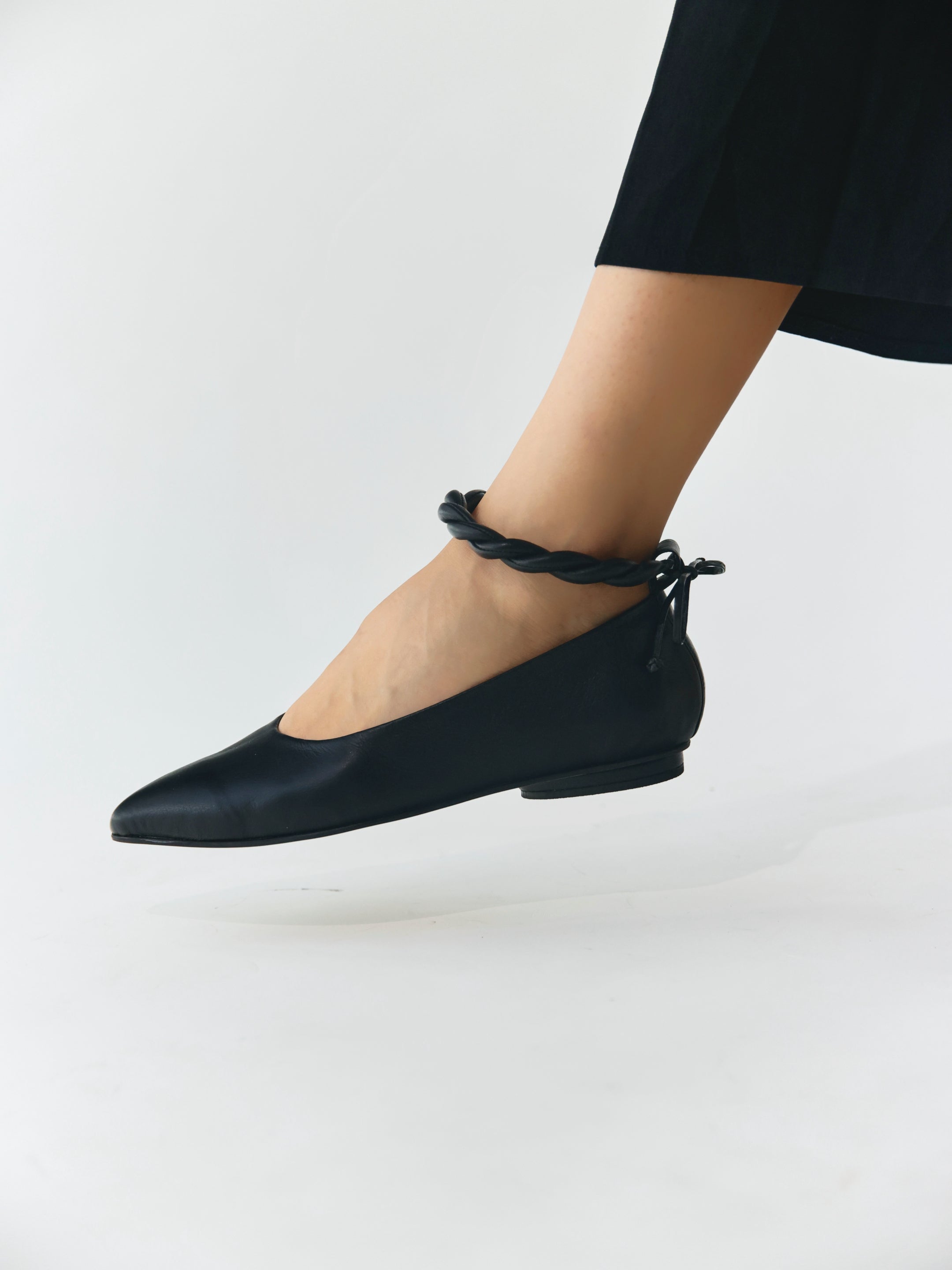 ARIA BLACK FLATS